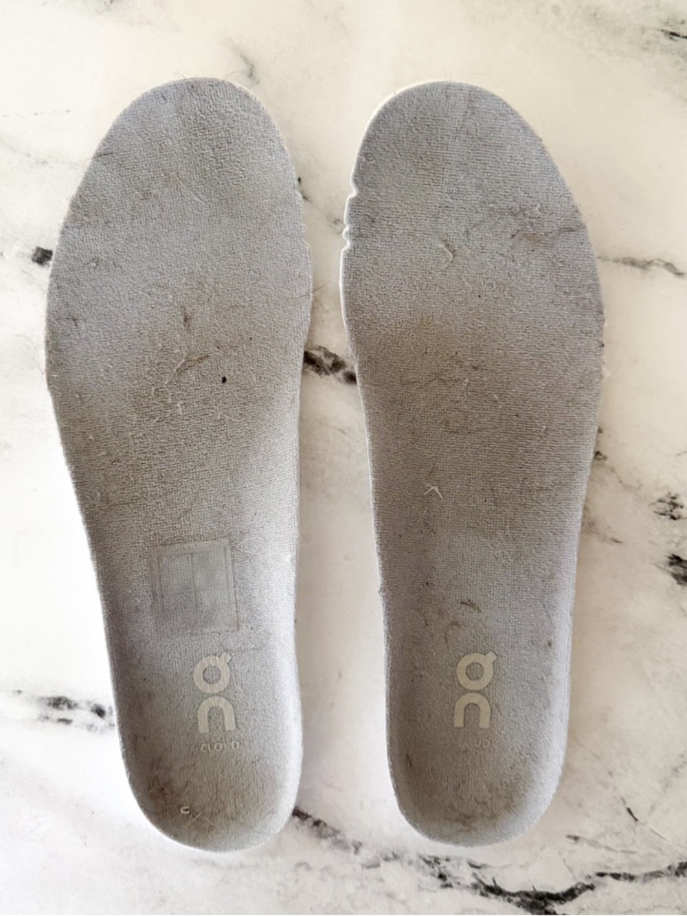 On Cloud Women’s Cloud 5 Sneakers in Terry/Glacier White - Picture 11 of 14